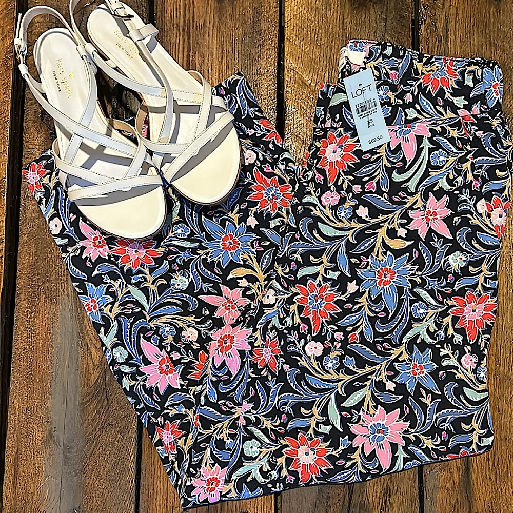 •NWT LOFT PXS Blue floral print stretch waisted capris• - Picture 9 of 11